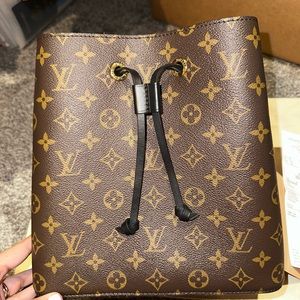 LOUIS VUITTON NEONOE IN NOIR